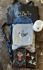 Bon Jovi VIP Travel Make Up Toiletry, Tote Bag , Cup Key Chain Chimes - NEW - Foto 1 di 19