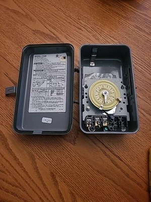 Interruptor Temporizador 24 Horas Intermatic T101R - 120V SPST, Tipo 3R NO FUNCIONÓ PARA MÍ. Foto 1 de 4