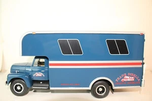 First Gear 1:34 Scale 1957 International R-200 Horse Moving Van - Picture 1 of 14