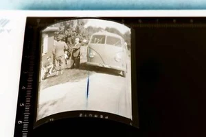 tolles altes Negativ - VW T1 Bulli - ohne VW Emblem vorne - Zonenkennzeichen - Picture 1 of 2