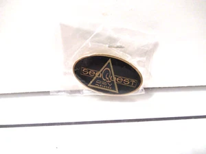 Pin de solapa ovalada con logotipo de programa de televisión SeaQuest tienda Universal Studios 1995 NUEVO - Imagen 1 de 2