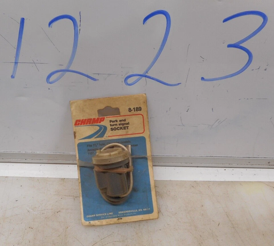 NOS 8-189 CHAMP PARK Y TOMA DE SEÑAL DE GIRO Foto 1 de 2