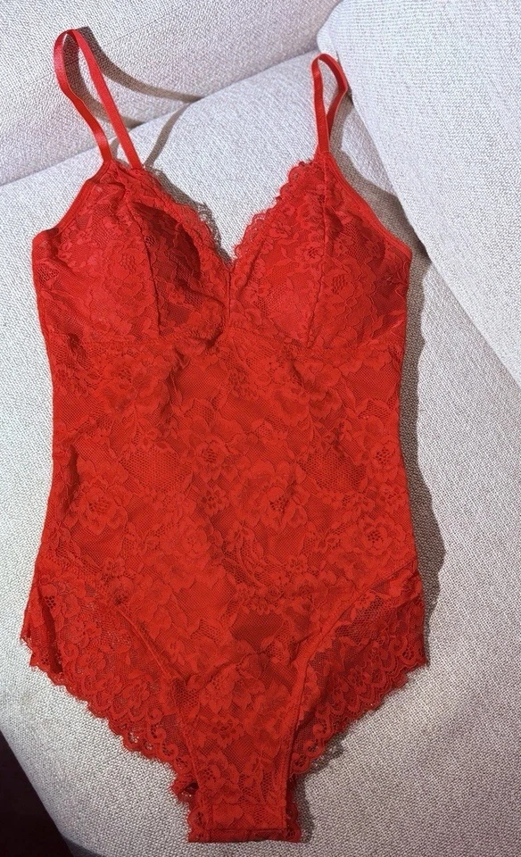 Body modelador de renda médio de renda vermelha - Imagem 1 de 3