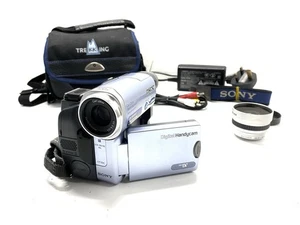 Sony DCR-TRV19E Mini DV Tape Videocamera Digitale Handycam Set Completo Funzionante - Foto 1 di 19