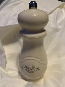PFALTZGRAFF PLASTIC MR DUDLEY PEPPER MILL 6" GRINDER FLORAL DESIGN CREAM COLOR - Picture 1 of 5