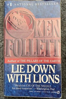 Ken Follett LIE DOWN WITH LIONS  1st Edition 1st Signet Printing 1986 Foto 1 de 4