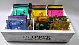 Clipper Teeständer Box mit 60 verschiedenen umhüllten Teebeuteln - Bild 1 von 7
