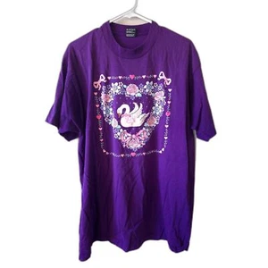 Vintage Fruit of the Loom Heart Flower Swan 90s Purple Graphic Shirt Best 2X USA - Bild 1 von 3