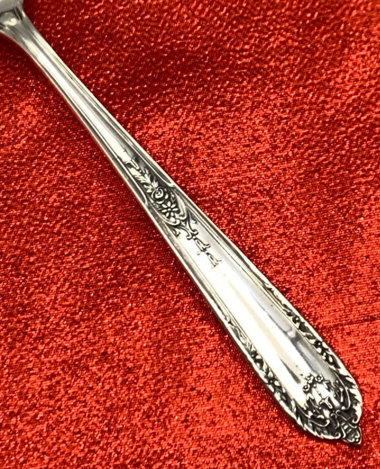 Della Robbia Sterling by ALVIN 1922 NO MONOGRAMS Silverware Flatware 24-227 - Image 1 of 2