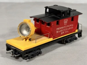 HO scale Model Train Pennsylvania Searchlight Car Caboose Tyco Red and Yellow - Picture 1 of 8