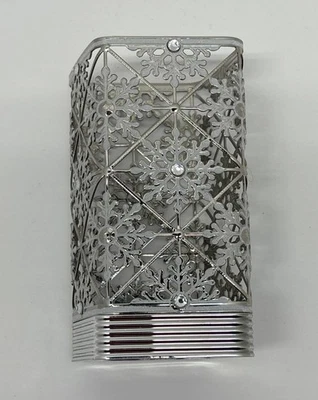 Bath & Body Works Copos de Nieve Jabón Soporte Cubierta Plateada 4 3/4” x 3 1/4” Foto 1 de 4