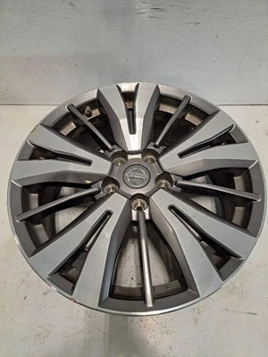 Llanta Nissan Pathfinder 2017-2020 18x7-1/2 aleación mecanizada pintada radios en V Foto 1 de 4