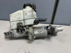 ๐ 08-13 Tahoe Yukon Silverado HYBRID MASTER CYLINDER Assembly W/ Reservoir OEM - Picture 1 of 9
