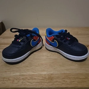 Nike Air Force 1 Low Kleinkind Größe 4C blau rot sportliche Basketballschuhe Turnschuhe - Bild 1 von 11