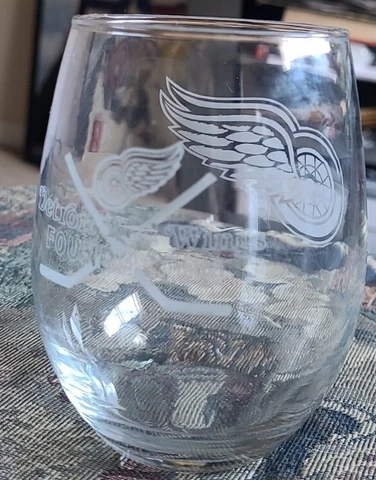 DETROIT REDWINGS 15 OZ Redwings Foundation tumbler glass Cover
