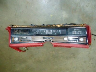 Cadillac Eldorado 1973 convertible panel de instrumentos con interruptor superior de clúster y AM FM Foto 1 de 4