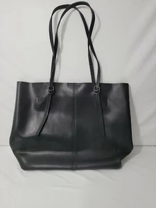 Wilson's schwarz Nieten Schultertasche Damen Handtasche 2 Riemen mit Magnetknopf - EUC! - Bild 1 von 8