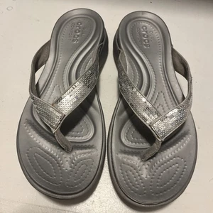 Crocs Capri V Silver Size 8 Sequin Dual Comfort Flip Flops Thong Sandals Women - Picture 1 of 7