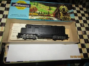 Vintage Athearn HO Undecorated GP-35 Diesel Locomotive Kit Unpowered Dummy 4220 - Picture 1 of 10