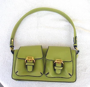 Kleine grün/goldene Lederhandtasche. Magnetverschluss, neu ohne Etikett - Bild 1 von 10