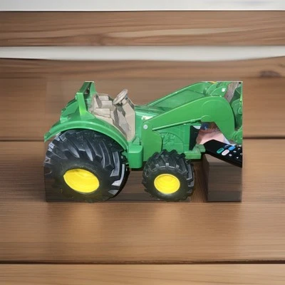 Vintage ERTL Plastic 1/16th Scale JOHN DEERE Front End Loading Tractor - Image 1 of 4