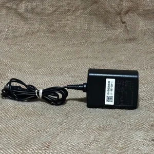 Sony Netzteil 12V Modell AC-M1210UC und Fernbedienung (RMT-VB100U) für DVD Player - Bild 1 von 3