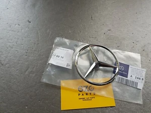Genuine Mercedes-Benz w242 w246 Rear Trunk Boot Emblem Badge A2468170016 - Picture 1 of 2