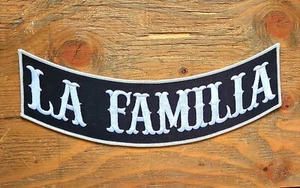 LA FAMILIA BIKER ROCKER PATCH 12X3 giacca moto pelle harley lowrider - Foto 1 di 4