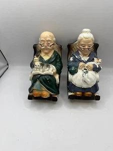 Rentnerpaar Oma Opa Ruhestand Schaukelstuhl Münzbanken - Bild 1 von 4