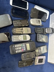 Handys Konvolut 16 ältere Modelle reparaturbedürftig für Teile oder Reparatur - - Bild 1 von 12