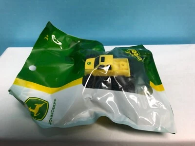 Camioneta pickup John Deere Monster Treads amarilla Foto 1 de 4