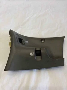 1999 CHRYSLER TOWN CNTRY Front Right Power Window Switch Lock with Frame Bezel M - Picture 1 of 12