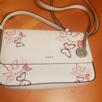 Bolso de Hombro DKNY Pequeño de Cuero Blanco con Mariposas Coloridas 9" x 6" x 2 1/2" Foto 1 de 4