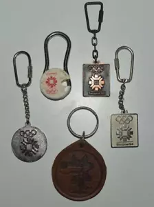 Olympics Sarajevo 1984 Yugoslavia Vucko mascot logo sponsor vtg keychain keyring - Picture 1 of 5