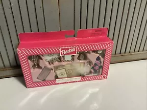 Set accessori BARBIE vintage 1998 COLLEZIONE SPECIALE SCRIVANIA SET 22302 - Foto 1 di 4