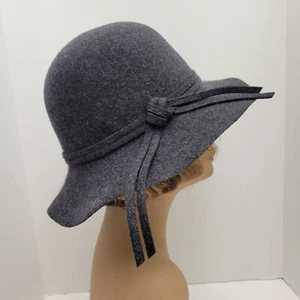 Nordstrom Bowler Cloche Hat Italian Wool Felt Charcoal Tie Trim One Size NWT $38 - Picture 1 of 13