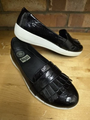 Mocasín deportivo Fitflop con flecos de charol arrugado - Reino Unido talla 5 Foto 1 de 4