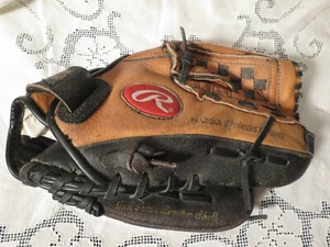 Rawlings 10 and 1/2 baseball mitt - Picture 1 of 4