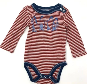 Burts Bees Organic Baby 0-3 Months Red and White Striped Winter Penguin Bodysuit - Bild 1 von 5