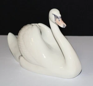 Royal Copenhagen Swan #755 Porcelain Figurine - 6.5” - Retired 1991 - Eric Niels - Picture 1 of 6