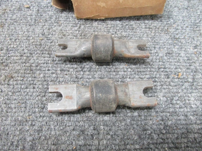 Soporte amortiguador trasero Ford Pass 1957 58 sedán entrega 58 y vagón Foto 1 de 4