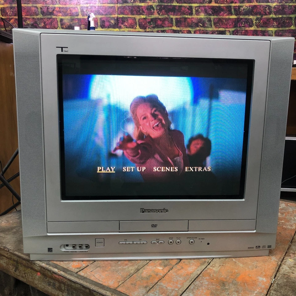 Panasonic PV-20DF25 20" CRT TV DVD Combo para juegos retro entradas frontales Foto 1 de 4