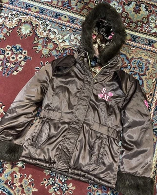 Chaqueta Disney Hannah Montana Puffer Piel Capucha Bordada Logo Marrón Niñas Talla 12 Foto 1 de 4