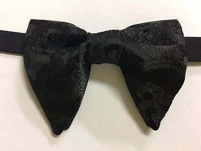 Pajarita hecha a mano brocado negro estilo vintage años 70 pajarita preatada ajustable Foto 1 de 2