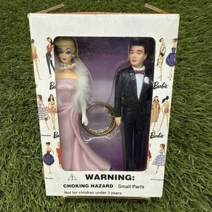 Set portachiavi Barbie e Ken - 1996 nuovo con scatola Mattel 710-0 chiavi sposate sera incantata - Foto 1 di 7