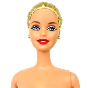Bambola Barbie Nude Sees Candies 1999 nuova con supporto - Foto 1 di 8