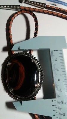 Agate Bolo Tie 48mmTallx40mmWide W/ Silver Tooled Tips & medallion/stone backing Foto 1 de 4