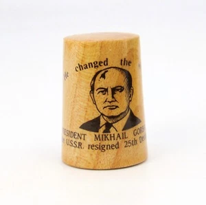 SAMMLERSTÜCK HOLZ FINGERHUT MIKHAIL GORBATSCHOW - Bild 1 von 3