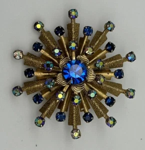 VINTAGE Starburst Blue and White Crystal Gold tone Brooch PIN - Picture 1 of 3