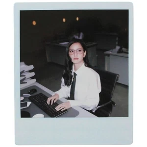 JISOO - "AMORTAGE" 1st Solo Album Official Polaroid Blackpink - Picture 1 of 4